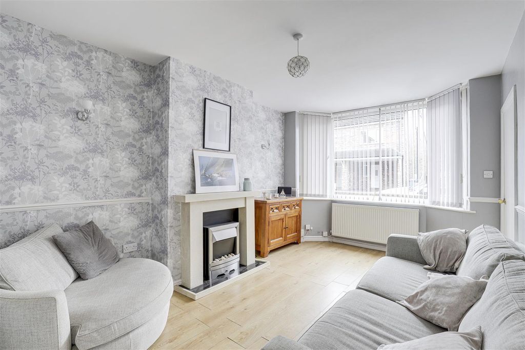 Property photo 2 of 14 5170.Jpg