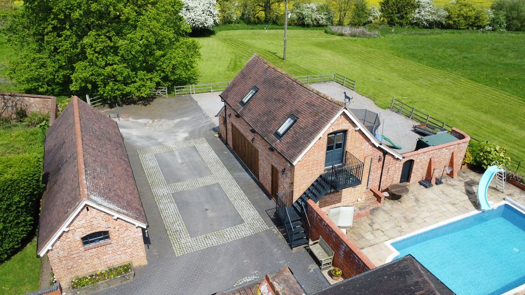 Property photo 3 of 28