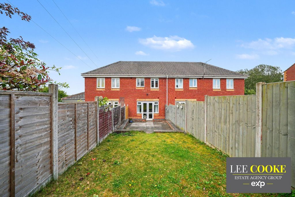 Property photo 2 of 28