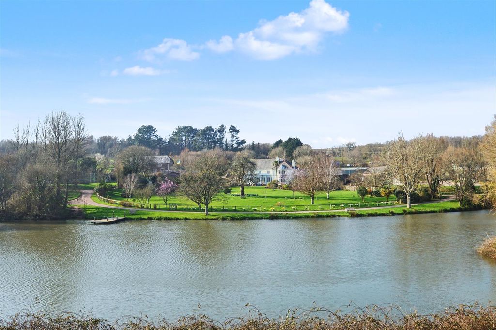 Property photo 2 of 30 Brownstone Manor