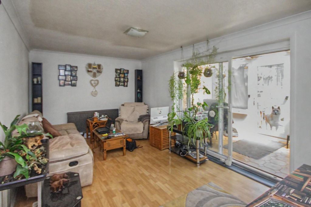 Property photo 3 of 9
