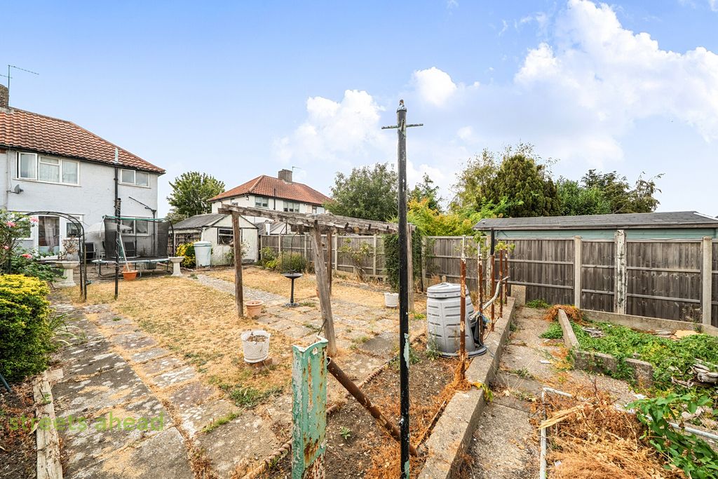 Property photo 2 of 13 0d5Dbc33-d11F-473...