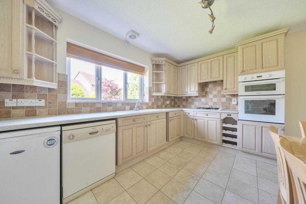 Property photo 3 of 21 Kitchen