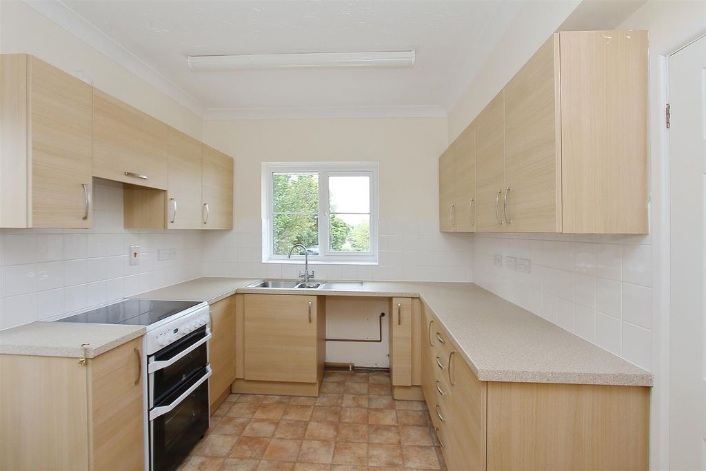 Property photo 2 of 19 Meadow View, Wonston (7).Jpg