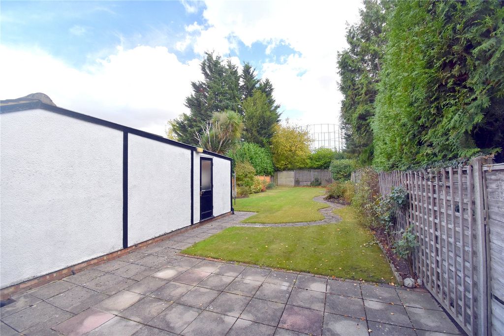 Property photo 2 of 17 Garden