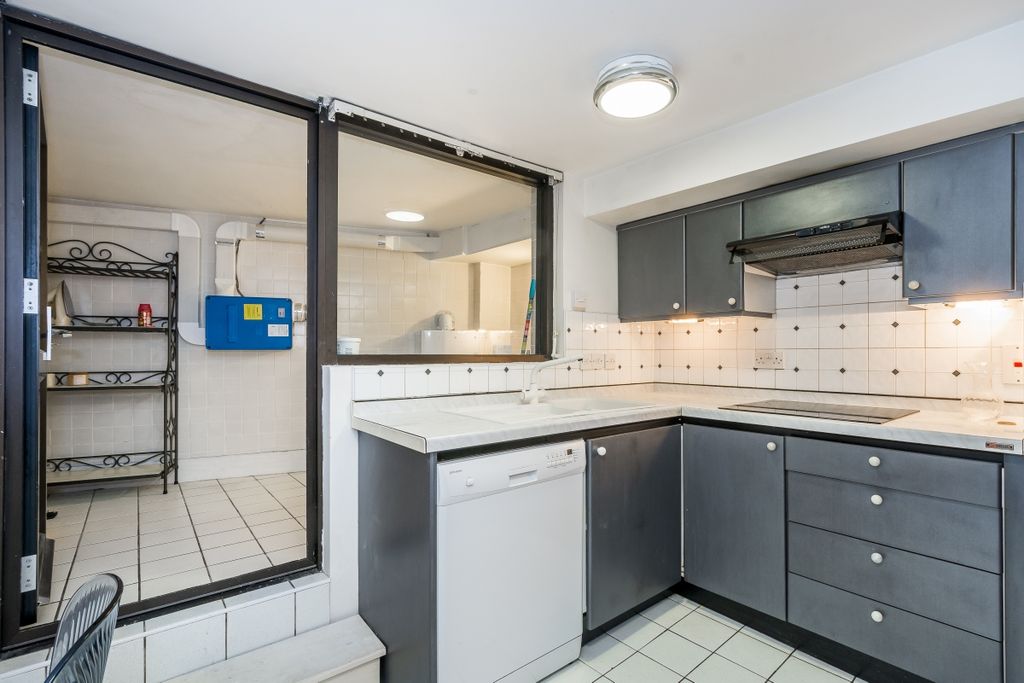 Property photo 2 of 10 Kitchen