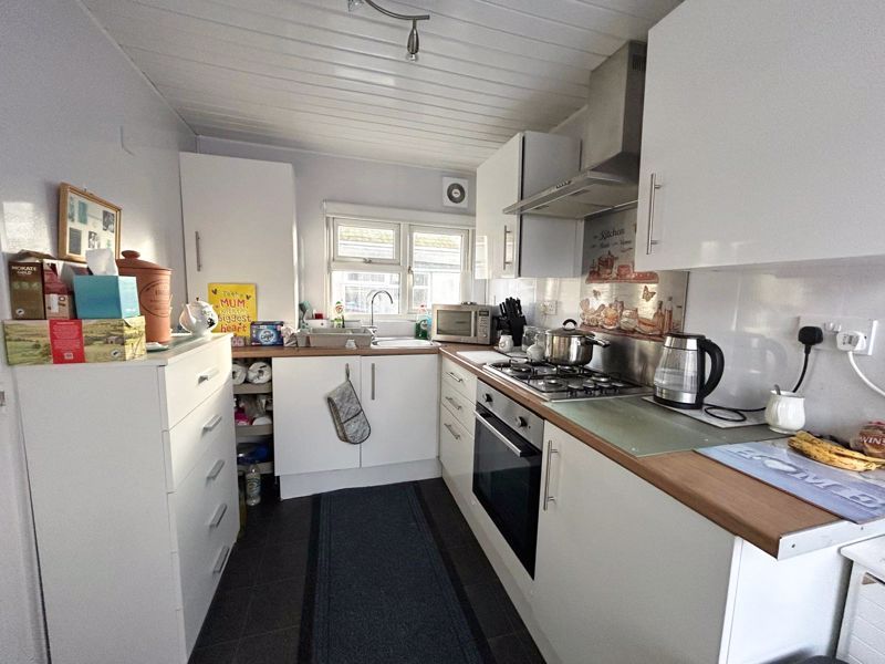 Property photo 2 of 5 Kitchen