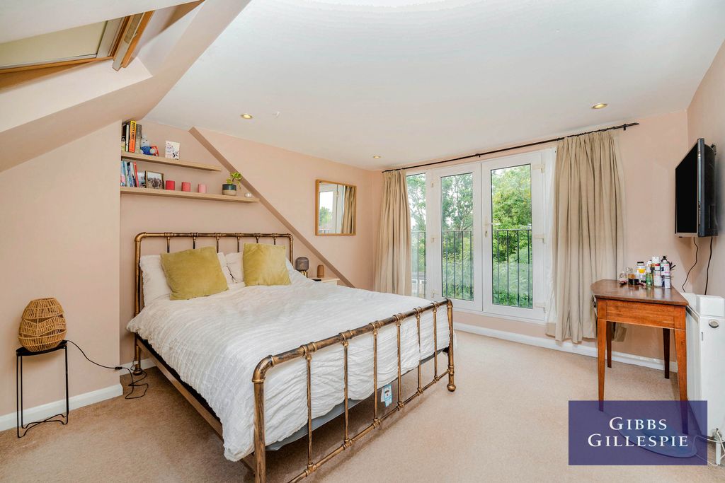 Property photo 2 of 9 10