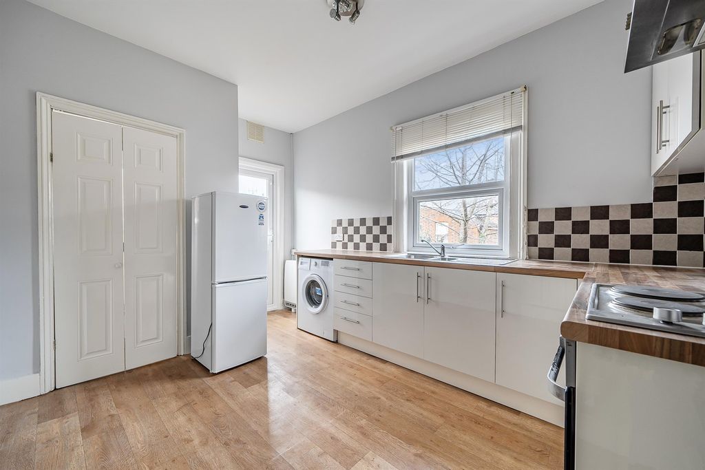 Property photo 3 of 9 Kitchen