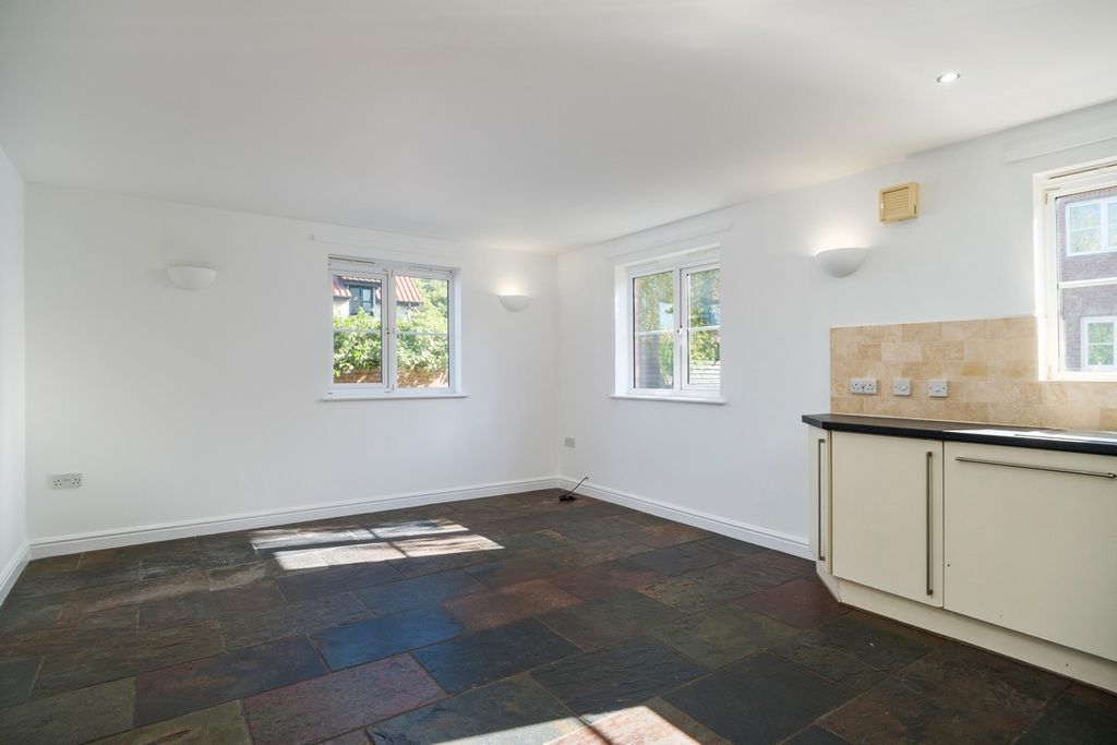 Property photo 3 of 26