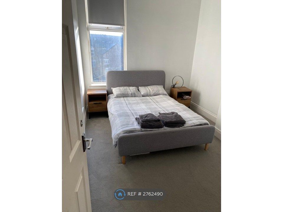 Property photo 2 of 11 Bedrooom 1