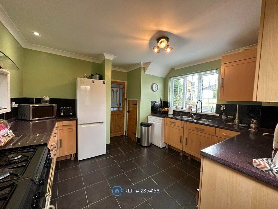 Property photo 2 of 18 Large Kitchen With Range Cooker