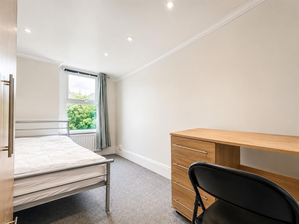 Property photo 2 of 12 Bedroom
