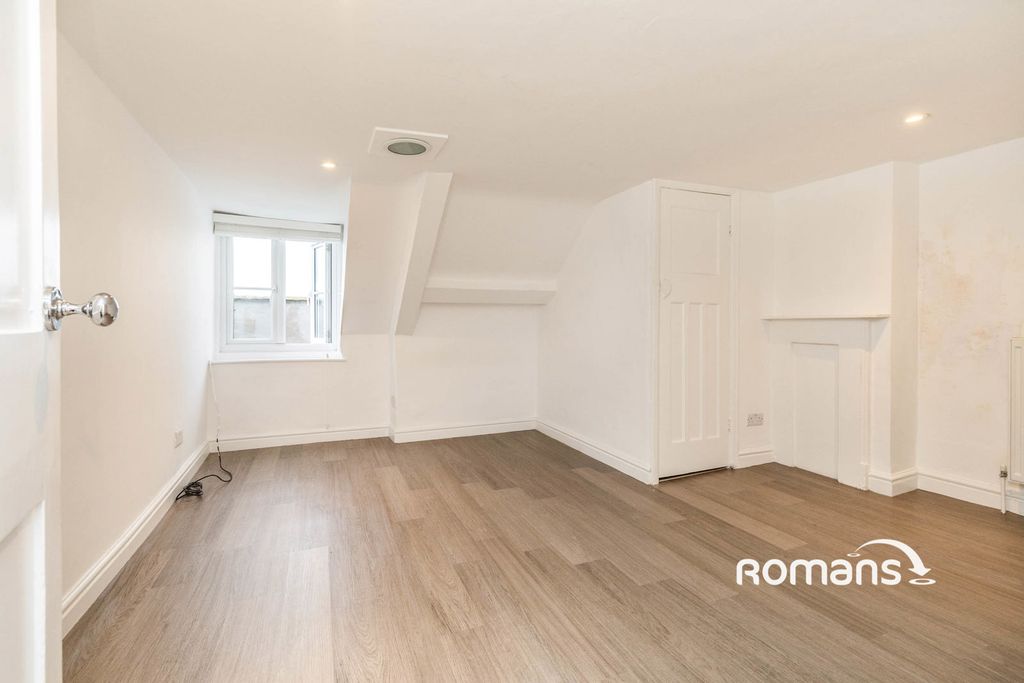 Property photo 3 of 10 Photo