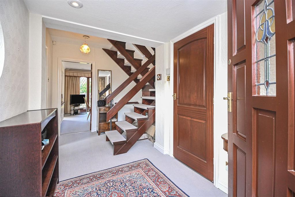 Property photo 2 of 42 3 Oakwood Drive Entrance Hall (2).Jpg