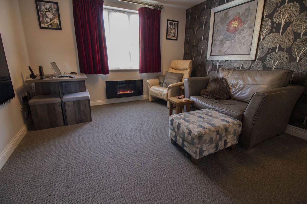 Property photo 3 of 6