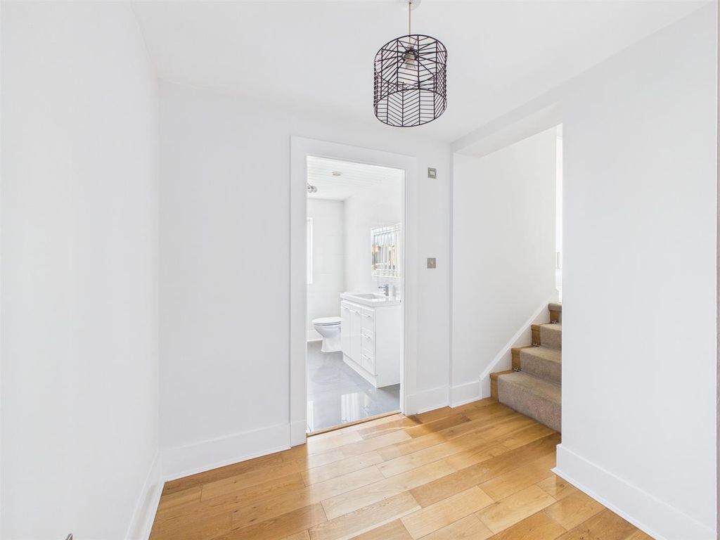 Property photo 2 of 33 Cam03844G0-Pr0430-Still001.Jpg