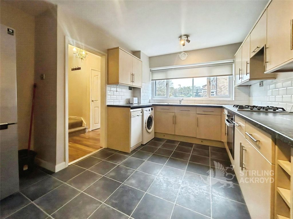 Property photo 3 of 8 Kitchen