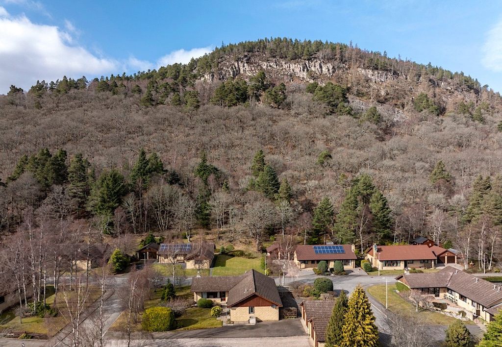 Property photo 1 of 12 Craigendarroch Hill