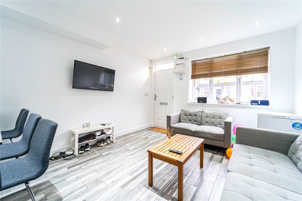 Property photo 2 of 22 Picture No. 28