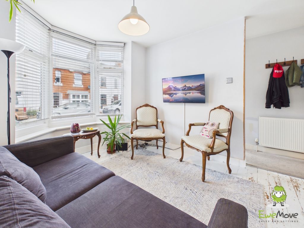 Property photo 3 of 20 Ewemove Estate Agents Basingstoke - George Street