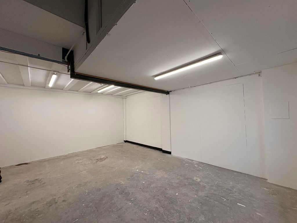 Property photo 2 of 9 Brook Lane Unit 18 - (6).Jpg