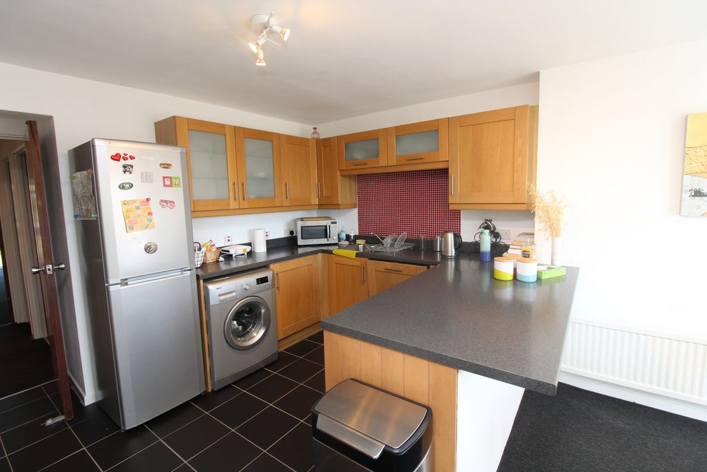 Property photo 2 of 9 Kitchen