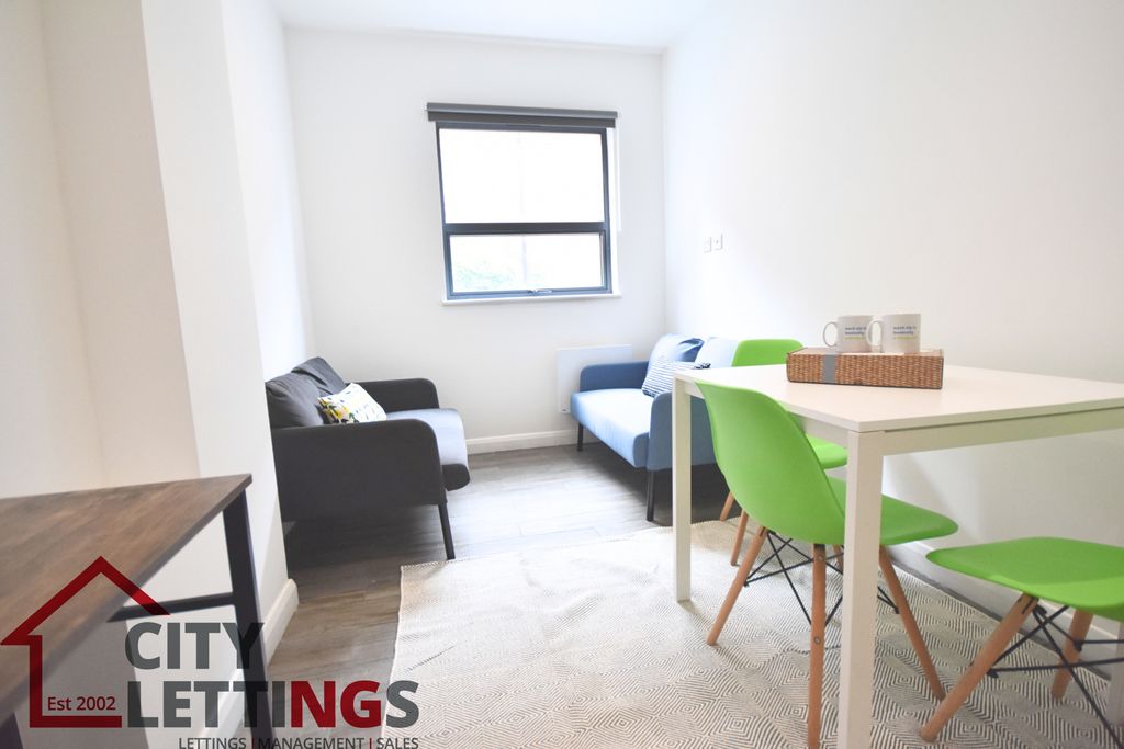 Property photo 1 of 16 Livingroom