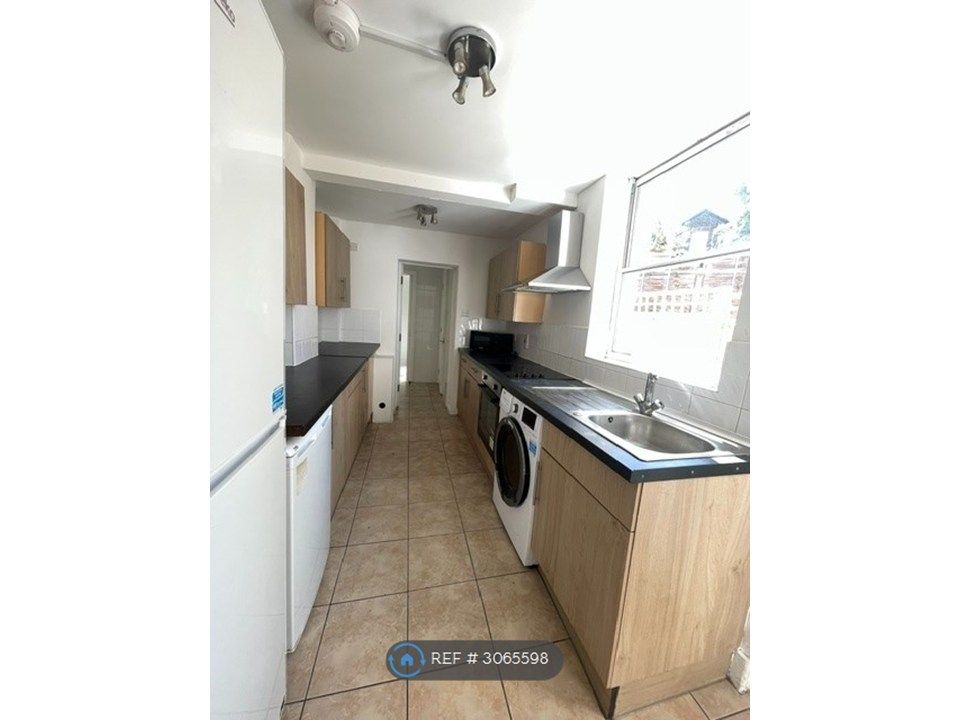 Property photo 2 of 12 Kitchen