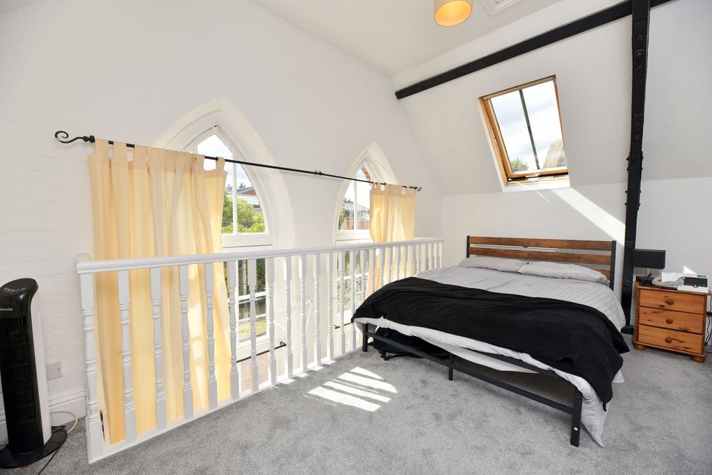 Property photo 2 of 12