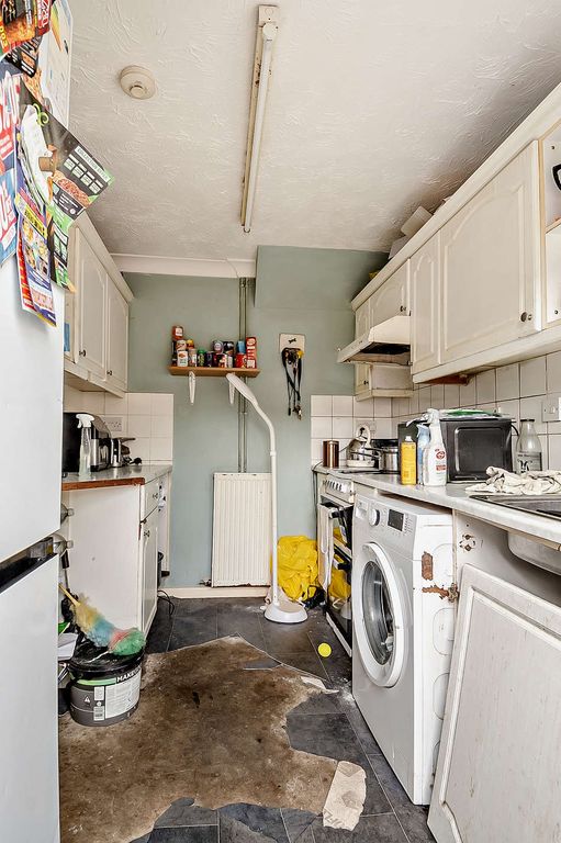 Property photo 2 of 33