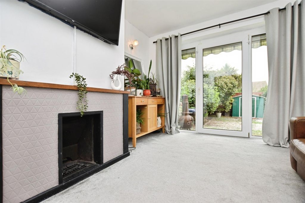 Property photo 3 of 19 0F58Fc42-Lounge 20Feature.Jpg
