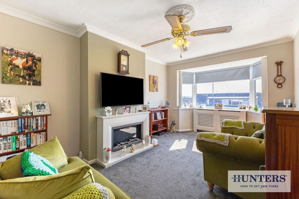 Property photo 2 of 18 Living Room