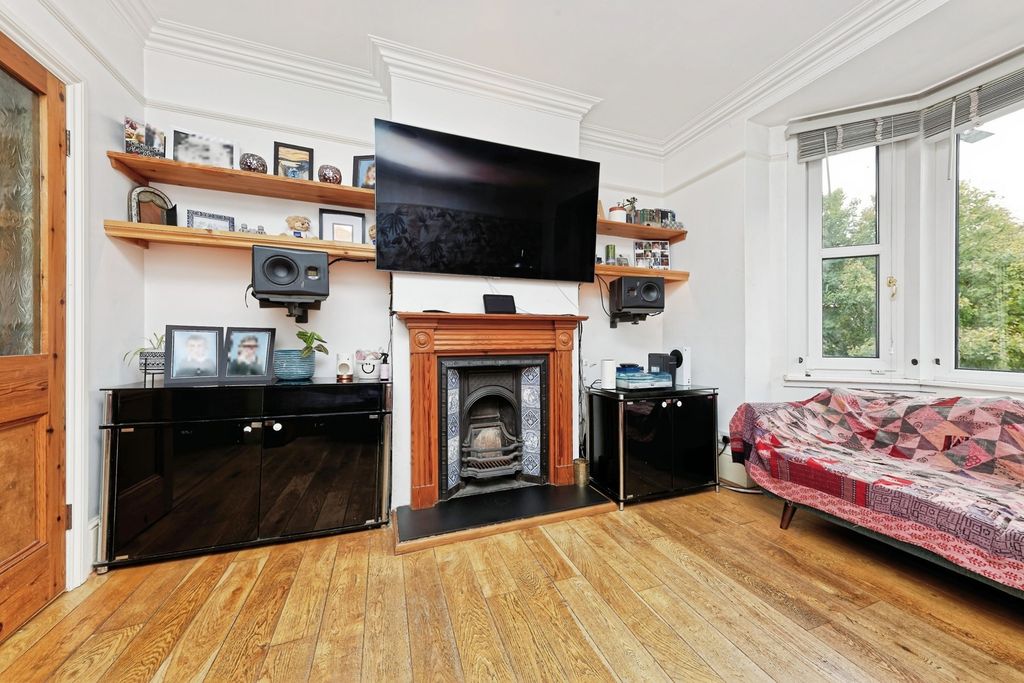 Property photo 3 of 17 Photo