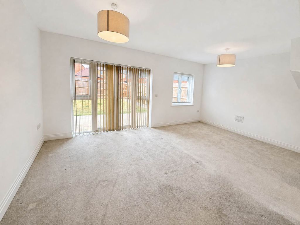 Property photo 3 of 11 Reception Room New 2