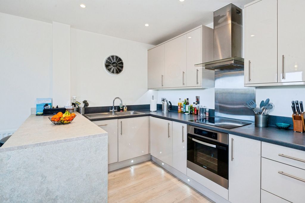 Property photo 3 of 17 Picture 3