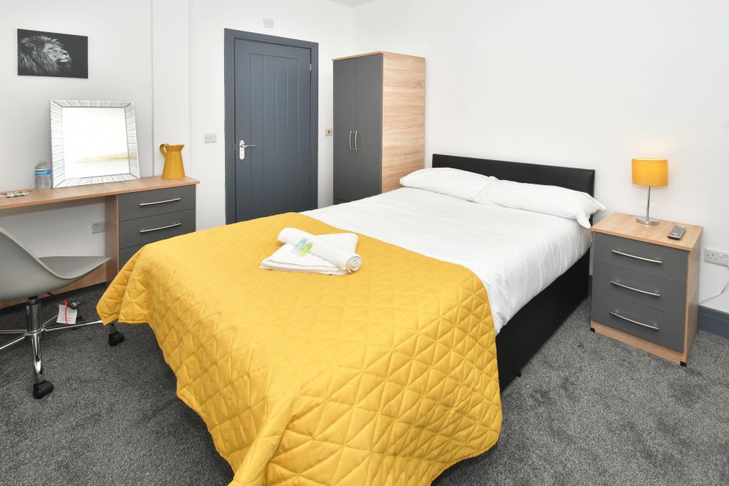 Property photo 3 of 15 Room 2 - Superior Double Ensuite With TV