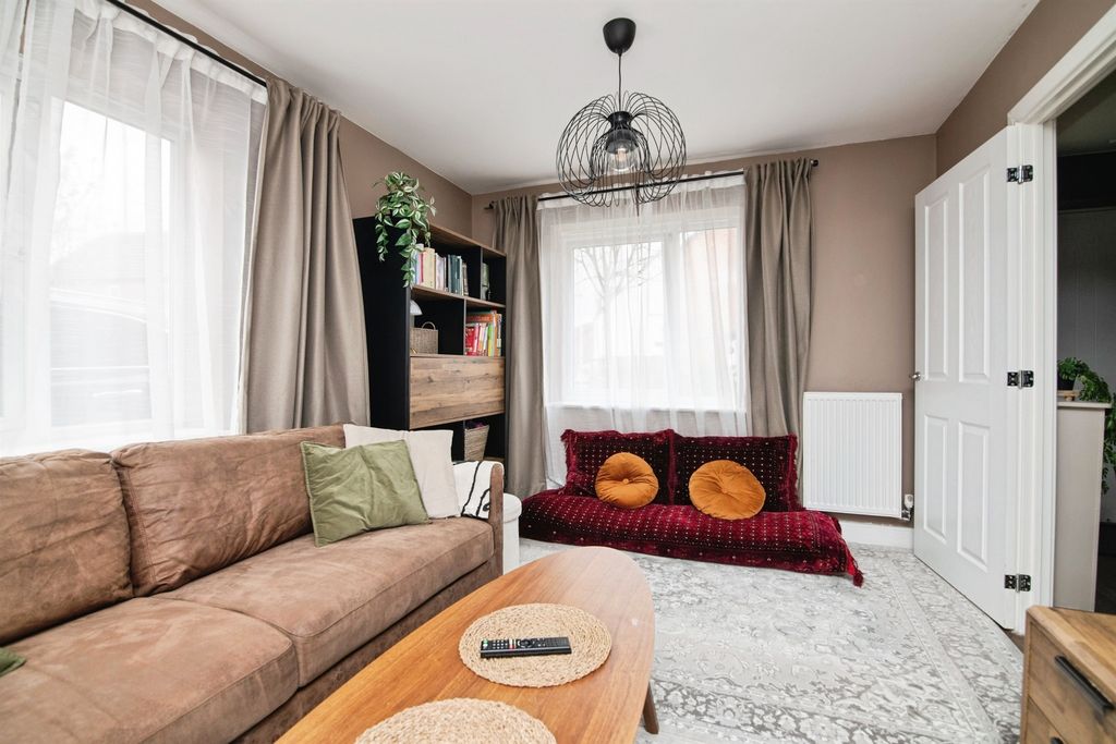 Property photo 3 of 19