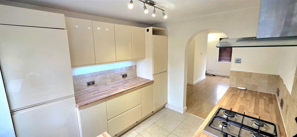 Property photo 2 of 17 Kitchen