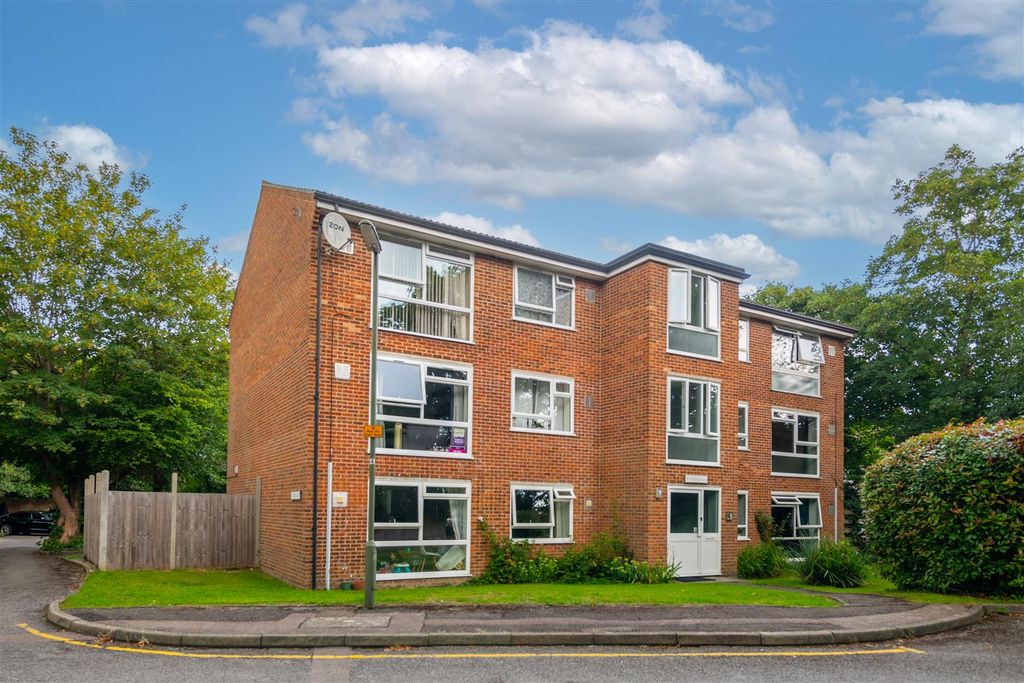 Property photo 1 of 8 4 Sunningdale Externals Sky.Jpg