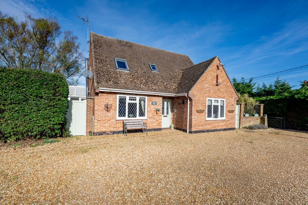 Property photo 2 of 32