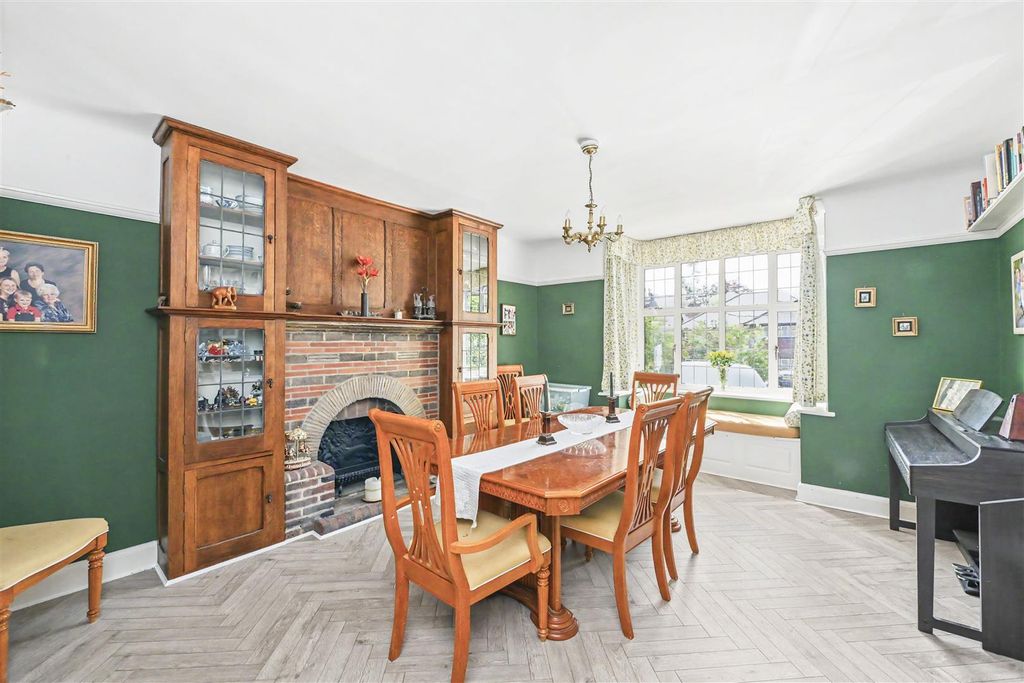 Property photo 3 of 12 9-Bowers-Way-02.Jpg