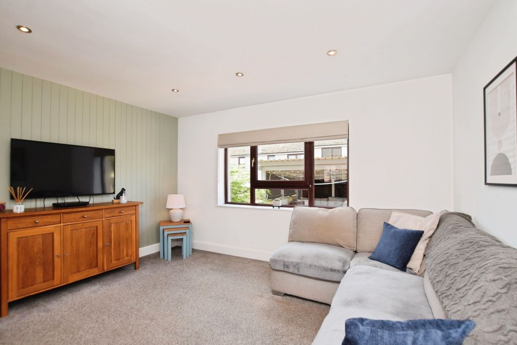 Property photo 2 of 18 Image 1