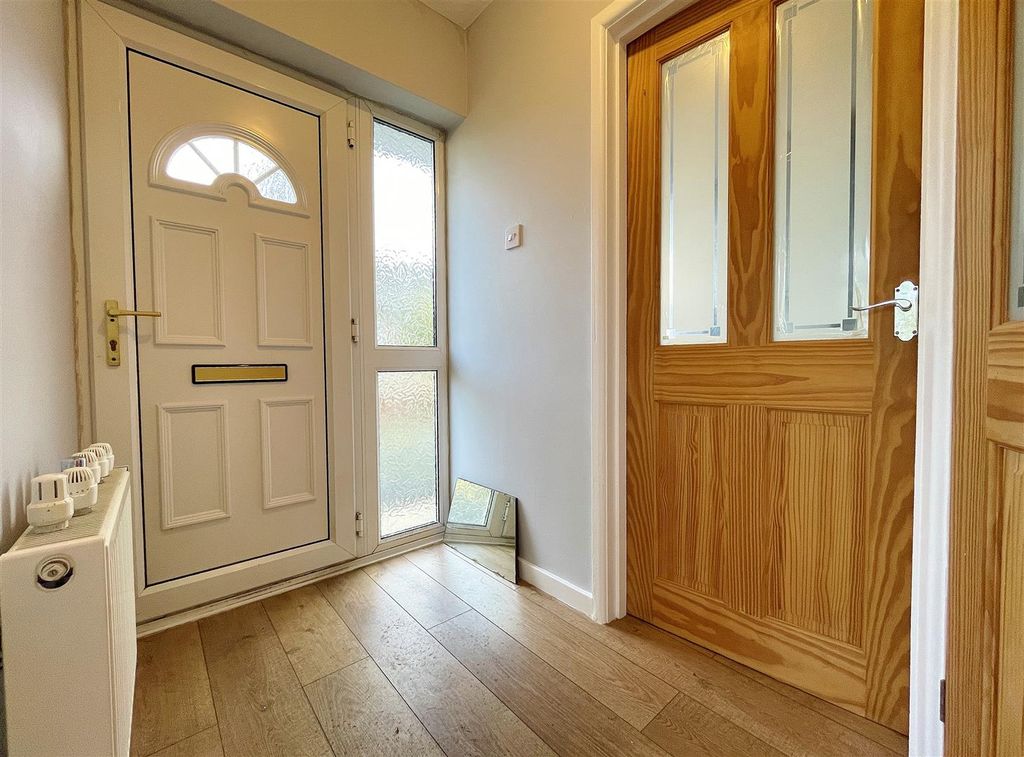 Property photo 2 of 18 Entrance