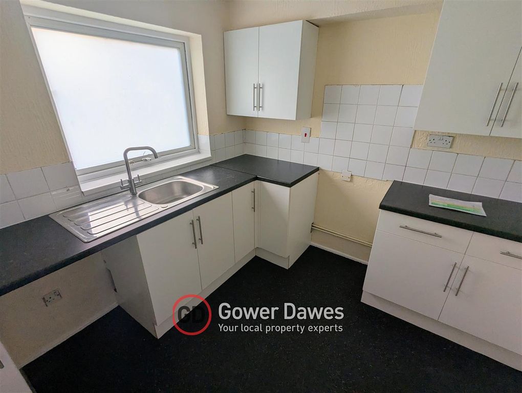 Property photo 2 of 8 Kitchen