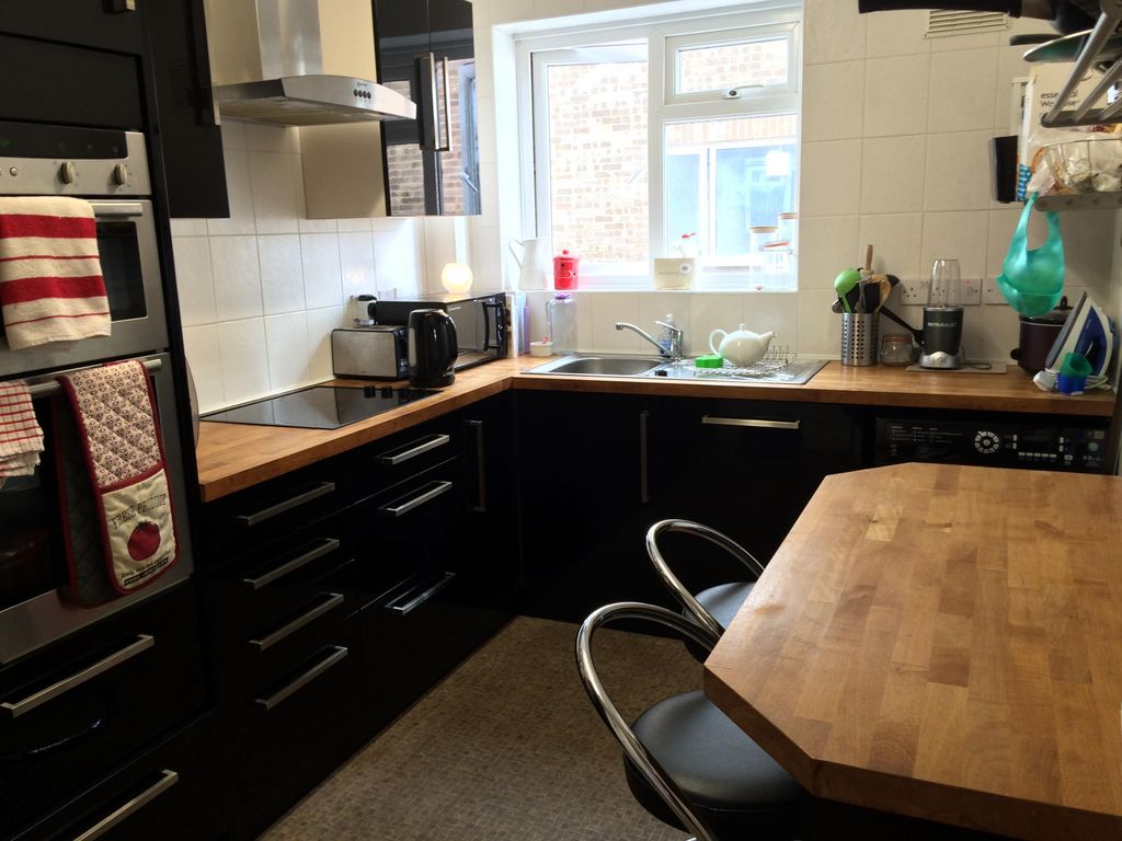 Property photo 2 of 4 Kitchen