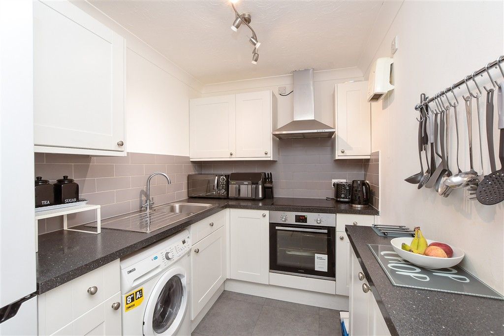 Property photo 3 of 9 Kitchen