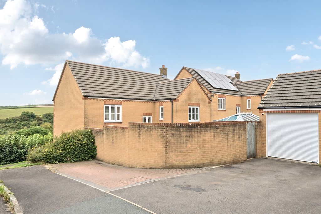 Property photo 2 of 23 1336696-22-689496dc25Cb2