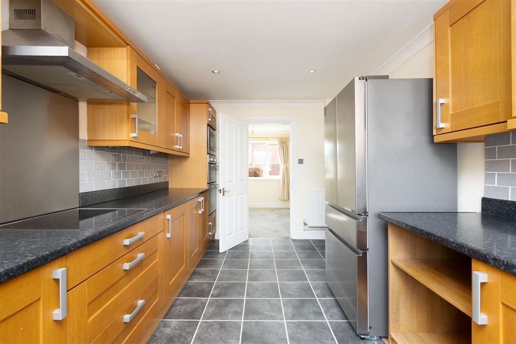 Property photo 3 of 16 Kitchen