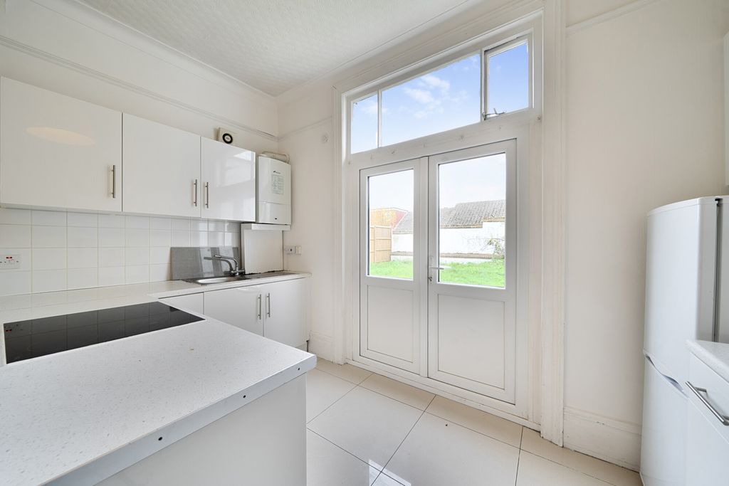 Property photo 2 of 15 1436751-9-69Ccecb...
